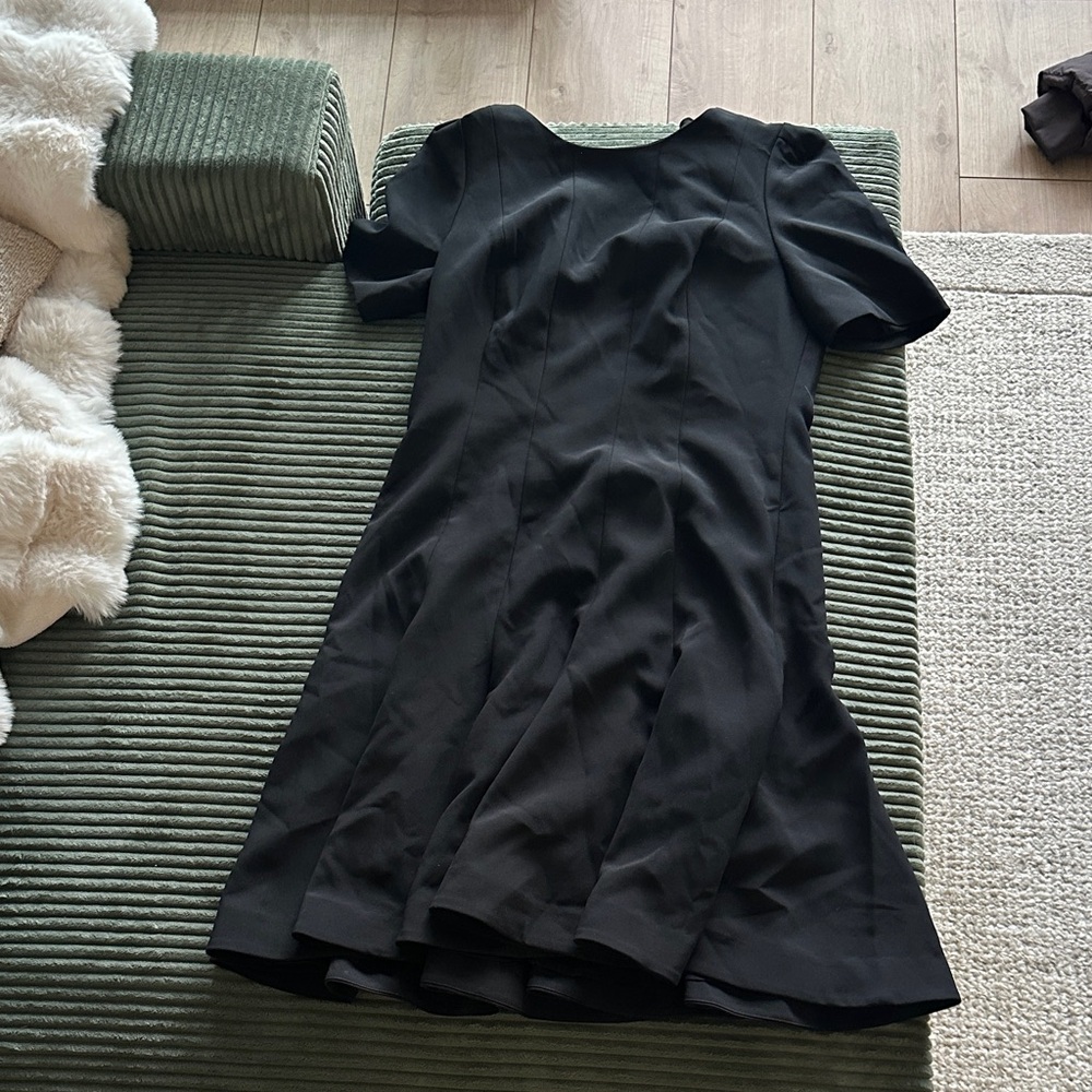 Club monaco short Elegant Black Dress size 4